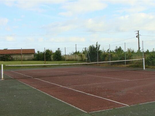 terrain de tennis de Ramecourt à Saint-Erme-Outre et Ramecourt 02  Aisne